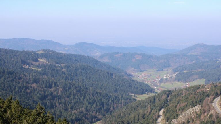 Dieses Bild zeigt eine Webcam-Aufnahme vom Achertal, aufgenommen am Donnerstag, den 19.03.2026 um 10:30 Uhr. Die Temperatur betrug 6.8°C.