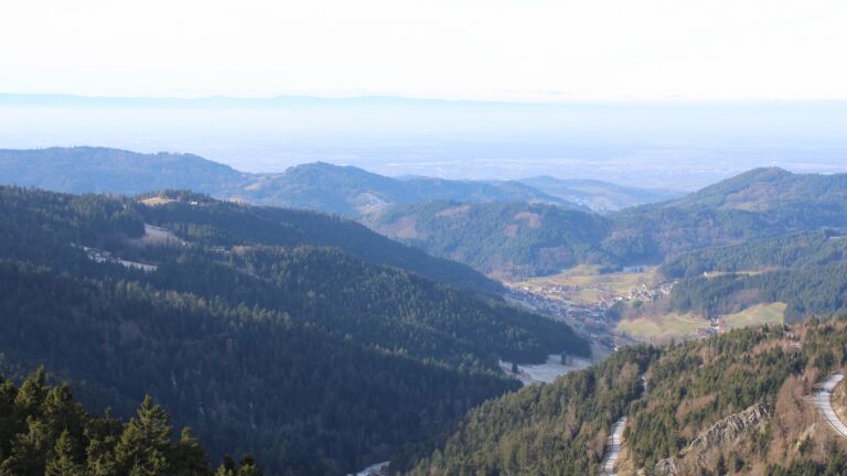 Dieses Bild zeigt eine Webcam-Aufnahme vom Achertal, aufgenommen am Donnerstag, den 01.01.2026 um 12:40 Uhr. Die Temperatur betrug -3.9°C.