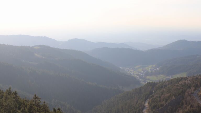 Dieses Bild zeigt eine Webcam-Aufnahme vom Achertal, aufgenommen am Dienstag, den 03.03.2026 um 17:00 Uhr. Die Temperatur betrug 9.2°C.