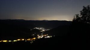 Dieses Bild zeigt eine Webcam-Aufnahme vom Achertal, aufgenommen am Freitag, den 24.07.2026 um 04:00 Uhr. Die Temperatur betrug 13.8°C.