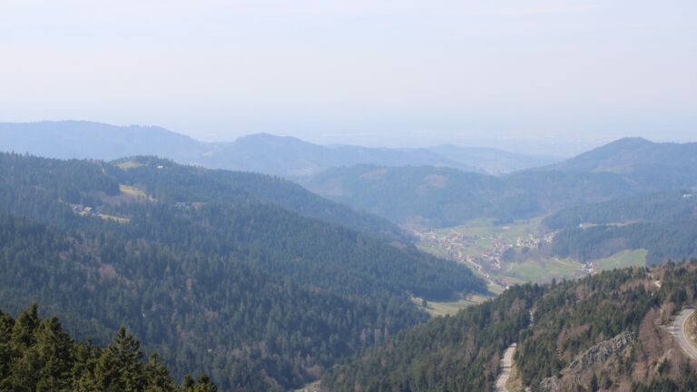 Dieses Bild zeigt eine Webcam-Aufnahme vom Achertal, aufgenommen am Dienstag, den 24.03.2026 um 12:50 Uhr. Die Temperatur betrug 9.2°C.