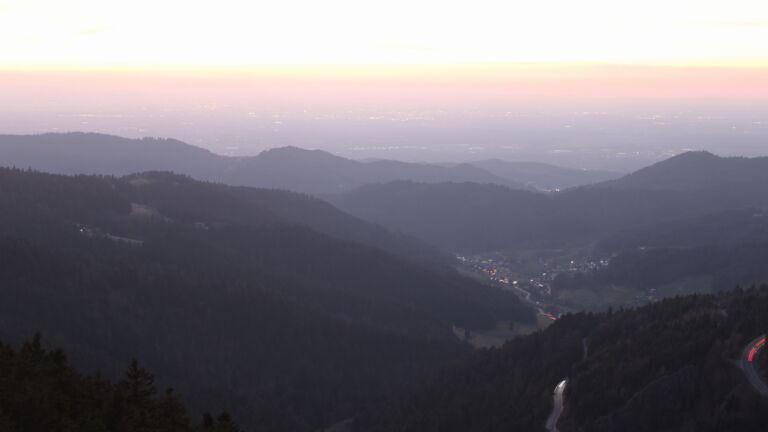 Dieses Bild zeigt eine Webcam-Aufnahme vom Achertal, aufgenommen am Dienstag, den 03.03.2026 um 18:40 Uhr. Die Temperatur betrug 7°C.