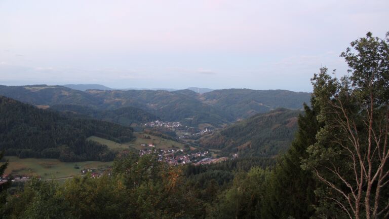 Dieses Bild zeigt eine Webcam-Aufnahme vom Achertal, aufgenommen am Dienstag, den 01.09.2026 um 06:30 Uhr. Die Temperatur betrug 13°C.