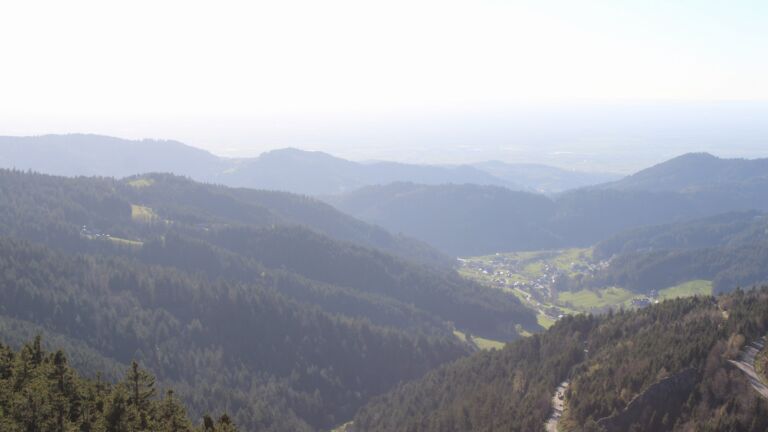 Dieses Bild zeigt eine Webcam-Aufnahme vom Achertal, aufgenommen am Mittwoch, den 08.04.2026 um 18:10 Uhr. Die Temperatur betrug 17.6°C.