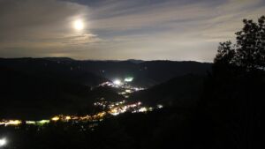 Dieses Bild zeigt eine Webcam-Aufnahme vom Achertal, aufgenommen am Freitag, den 16.10.2026 um 20:00 Uhr. Die Temperatur betrug 17°C.