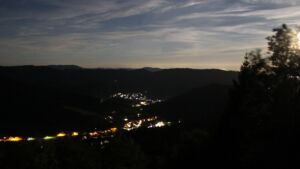 Dieses Bild zeigt eine Webcam-Aufnahme vom Achertal, aufgenommen am Freitag, den 25.09.2026 um 05:00 Uhr. Die Temperatur betrug 10.5°C.