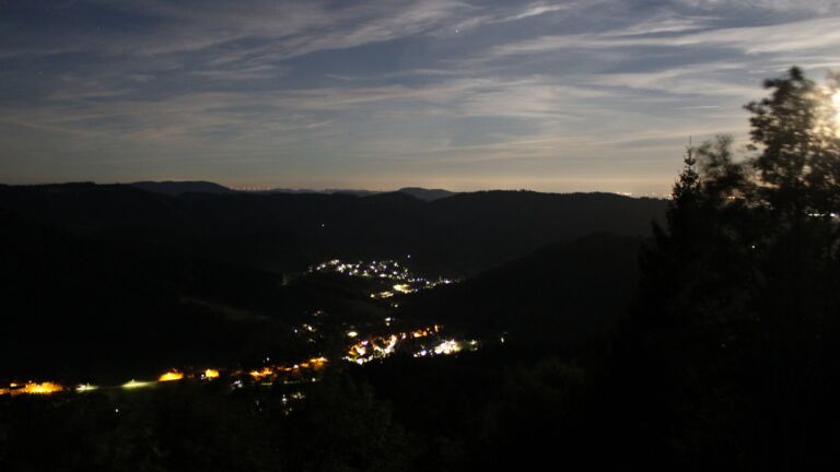 Dieses Bild zeigt eine Webcam-Aufnahme vom Achertal, aufgenommen am Freitag, den 25.09.2026 um 05:00 Uhr. Die Temperatur betrug 10.5°C.
