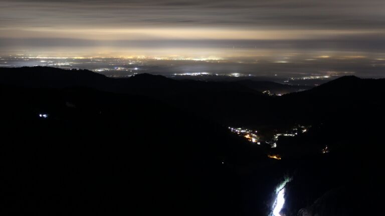 Dieses Bild zeigt eine Webcam-Aufnahme vom Achertal, aufgenommen am Dienstag, den 10.02.2026 um 05:30 Uhr. Die Temperatur betrug 3.5°C.