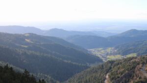 Dieses Bild zeigt eine Webcam-Aufnahme vom Achertal, aufgenommen am Sonntag, den 01.03.2026 um 16:40 Uhr. Die Temperatur betrug 7.5°C.