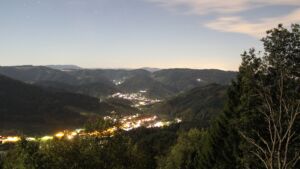 Dieses Bild zeigt eine Webcam-Aufnahme vom Achertal, aufgenommen am Mittwoch, den 23.09.2026 um 21:30 Uhr. Die Temperatur betrug 15.3°C.