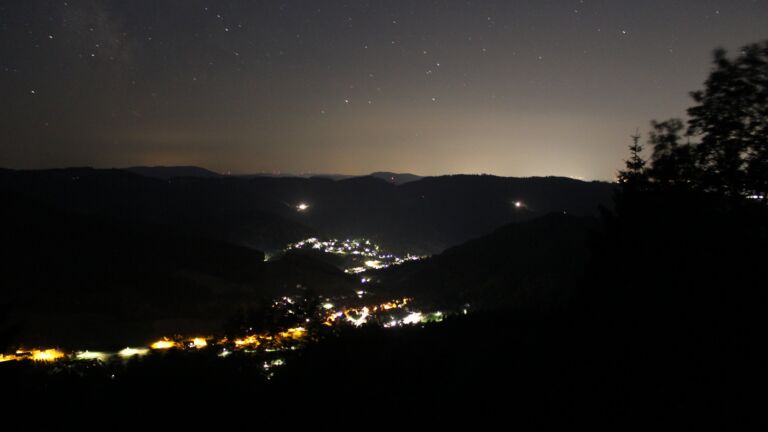 Dieses Bild zeigt eine Webcam-Aufnahme vom Achertal, aufgenommen am Mittwoch, den 24.06.2026 um 02:40 Uhr. Die Temperatur betrug 24.1°C.