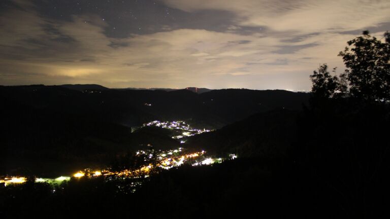 Dieses Bild zeigt eine Webcam-Aufnahme vom Achertal, aufgenommen am Donnerstag, den 17.09.2026 um 22:30 Uhr. Die Temperatur betrug 14.3°C.