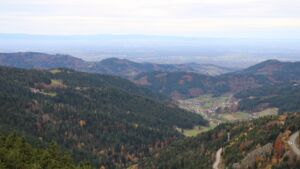 Dieses Bild zeigt eine Webcam-Aufnahme vom Achertal, aufgenommen am Samstag, den 01.11.2025 um 10:20 Uhr. Die Temperatur betrug 12.6°C.