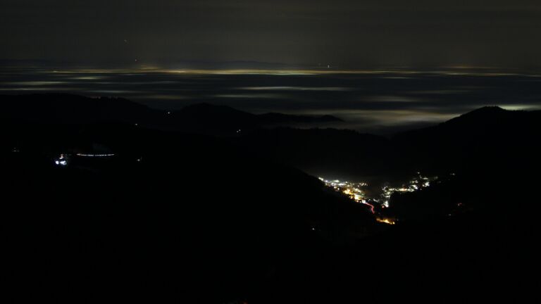 Dieses Bild zeigt eine Webcam-Aufnahme vom Achertal, aufgenommen am Mittwoch, den 21.01.2026 um 22:00 Uhr. Die Temperatur betrug 5.4°C.