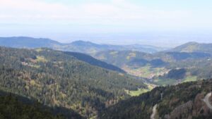 Dieses Bild zeigt eine Webcam-Aufnahme vom Achertal, aufgenommen am Freitag, den 17.04.2026 um 12:20 Uhr. Die Temperatur betrug 12.8°C.