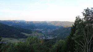 Dieses Bild zeigt eine Webcam-Aufnahme vom Achertal, aufgenommen am Sonntag, den 23.08.2026 um 07:10 Uhr. Die Temperatur betrug 12.6°C.