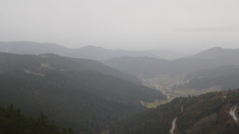 Dieses Bild zeigt eine Webcam-Aufnahme vom Achertal, aufgenommen am Sonntag, den 16.11.2025 um 15:10 Uhr. Die Temperatur betrug 6.8°C.