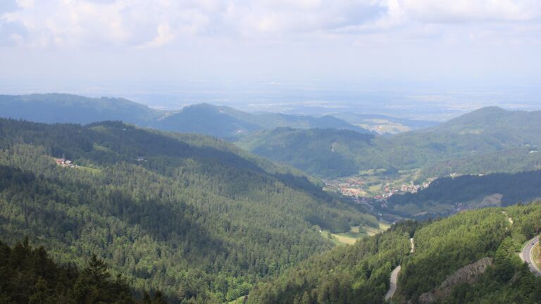 Dieses Bild zeigt eine Webcam-Aufnahme vom Achertal, aufgenommen am Freitag, den 23.05.2025 um 11:00 Uhr. Die Temperatur betrug 5.8°C.