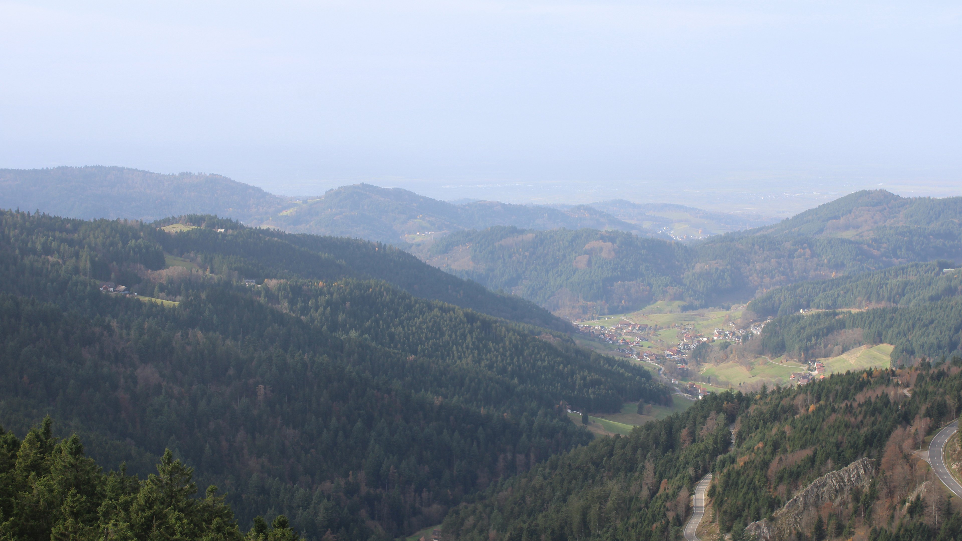 Dieses Bild zeigt eine Webcam-Aufnahme vom Achertal, aufgenommen am Samstag, den 15.11.2025 um 12:50 Uhr. Die Temperatur betrug 11.6°C.