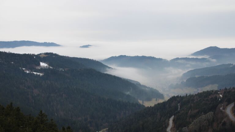 Dieses Bild zeigt eine Webcam-Aufnahme vom Achertal, aufgenommen am Dienstag, den 03.02.2026 um 09:50 Uhr. Die Temperatur betrug 2.2°C.