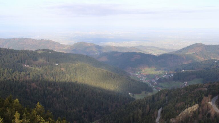 Dieses Bild zeigt eine Webcam-Aufnahme vom Achertal, aufgenommen am Montag, den 06.04.2026 um 08:00 Uhr. Die Temperatur betrug 7.4°C.