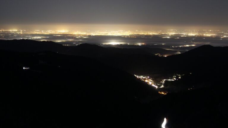 Dieses Bild zeigt eine Webcam-Aufnahme vom Achertal, aufgenommen am Dienstag, den 18.11.2025 um 06:20 Uhr. Die Temperatur betrug -3.4°C.