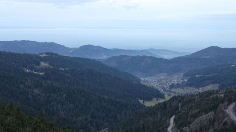 Dieses Bild zeigt eine Webcam-Aufnahme vom Achertal, aufgenommen am Samstag, den 20.12.2025 um 16:20 Uhr. Die Temperatur betrug 9.1°C.