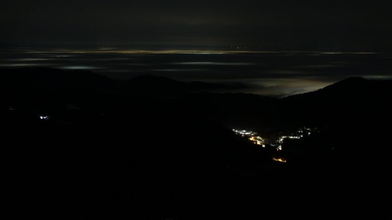 Dieses Bild zeigt eine Webcam-Aufnahme vom Achertal, aufgenommen am Mittwoch, den 21.01.2026 um 02:40 Uhr. Die Temperatur betrug 5.9°C.