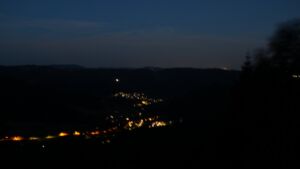 Dieses Bild zeigt eine Webcam-Aufnahme vom Achertal, aufgenommen am Samstag, den 11.07.2026 um 04:20 Uhr. Die Temperatur betrug 21.1°C.