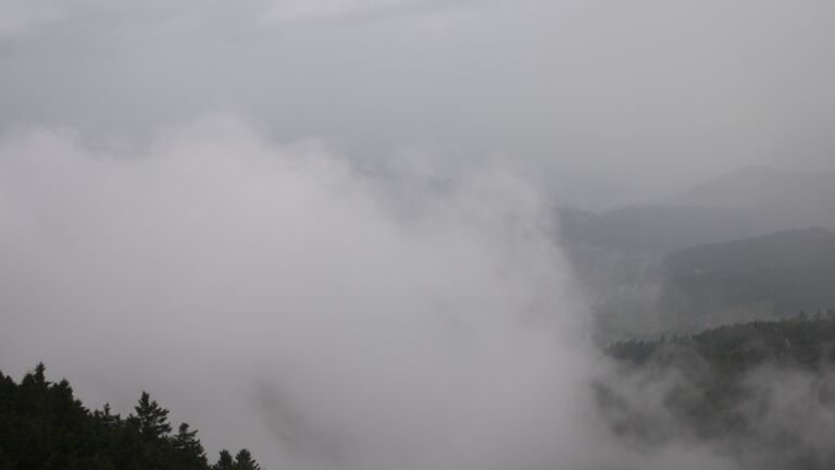 Dieses Bild zeigt eine Webcam-Aufnahme vom Achertal, aufgenommen am Freitag, den 01.08.2025 um 17:00 Uhr. Die Temperatur betrug 12.2°C.