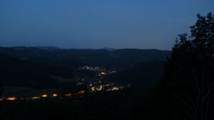 Dieses Bild zeigt eine Webcam-Aufnahme vom Achertal, aufgenommen am Donnerstag, den 23.07.2026 um 04:50 Uhr. Die Temperatur betrug 12.1°C.