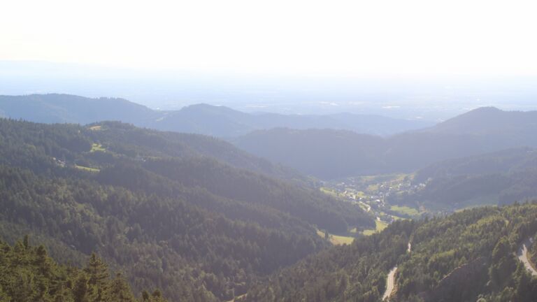 Dieses Bild zeigt eine Webcam-Aufnahme vom Achertal, aufgenommen am Samstag, den 19.07.2025 um 19:30 Uhr. Die Temperatur betrug 17.4°C.