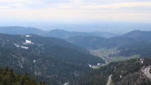 Dieses Bild zeigt eine Webcam-Aufnahme vom Achertal, aufgenommen am Freitag, den 03.04.2026 um 17:00 Uhr. Die Temperatur betrug 6.6°C.