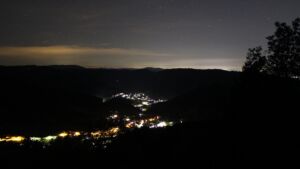 Dieses Bild zeigt eine Webcam-Aufnahme vom Achertal, aufgenommen am Freitag, den 16.10.2026 um 02:30 Uhr. Die Temperatur betrug 14.4°C.