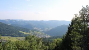 Dieses Bild zeigt eine Webcam-Aufnahme vom Achertal, aufgenommen am Samstag, den 18.07.2026 um 18:50 Uhr. Die Temperatur betrug 26.5°C.