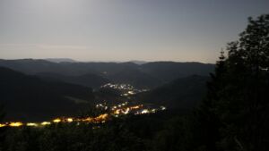 Dieses Bild zeigt eine Webcam-Aufnahme vom Achertal, aufgenommen am Donnerstag, den 28.05.2026 um 00:00 Uhr. Die Temperatur betrug 19.4°C.