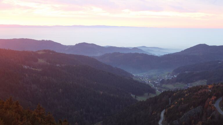 Dieses Bild zeigt eine Webcam-Aufnahme vom Achertal, aufgenommen am Donnerstag, den 06.11.2025 um 17:00 Uhr. Die Temperatur betrug 9.5°C.