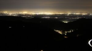 Dieses Bild zeigt eine Webcam-Aufnahme vom Achertal, aufgenommen am Donnerstag, den 09.04.2026 um 22:00 Uhr. Die Temperatur betrug 12.6°C.