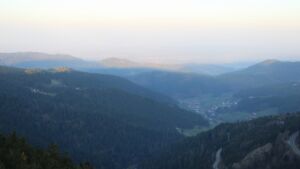 Dieses Bild zeigt eine Webcam-Aufnahme vom Achertal, aufgenommen am Freitag, den 20.03.2026 um 07:00 Uhr. Die Temperatur betrug 2.4°C.