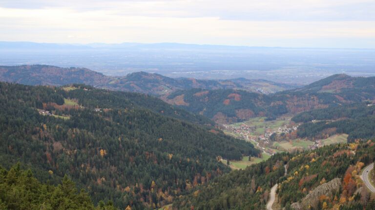 Dieses Bild zeigt eine Webcam-Aufnahme vom Achertal, aufgenommen am Samstag, den 01.11.2025 um 09:40 Uhr. Die Temperatur betrug 13.2°C.