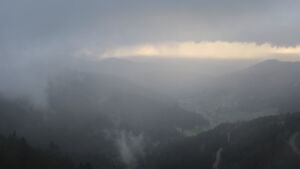Dieses Bild zeigt eine Webcam-Aufnahme vom Achertal, aufgenommen am Montag, den 21.04.2025 um 19:20 Uhr. Die Temperatur betrug 5.8°C.