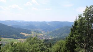 Dieses Bild zeigt eine Webcam-Aufnahme vom Achertal, aufgenommen am Freitag, den 26.06.2026 um 14:00 Uhr. Die Temperatur betrug 35°C.