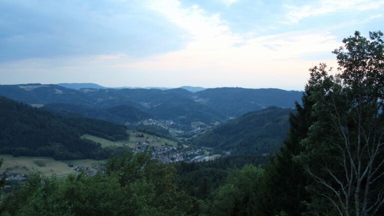Dieses Bild zeigt eine Webcam-Aufnahme vom Achertal, aufgenommen am Samstag, den 15.08.2026 um 20:40 Uhr. Die Temperatur betrug 28.6°C.