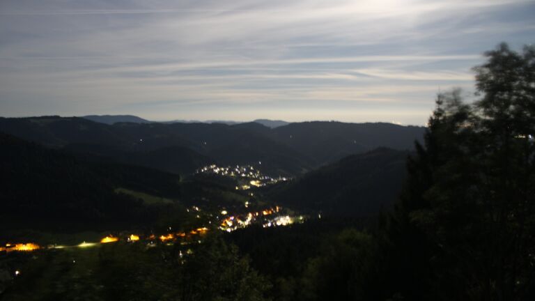 Dieses Bild zeigt eine Webcam-Aufnahme vom Achertal, aufgenommen am Freitag, den 25.09.2026 um 03:30 Uhr. Die Temperatur betrug 10.4°C.