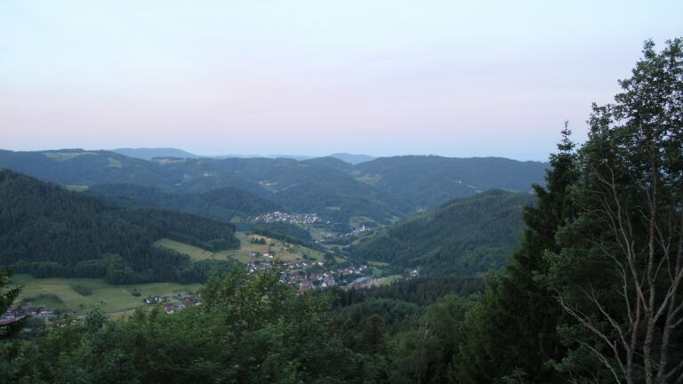 Dieses Bild zeigt eine Webcam-Aufnahme vom Achertal, aufgenommen am Montag, den 08.06.2026 um 05:30 Uhr. Die Temperatur betrug 15.5°C.
