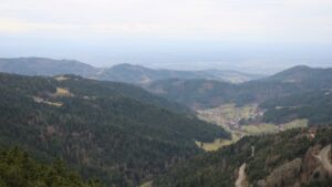 Dieses Bild zeigt eine Webcam-Aufnahme vom Achertal, aufgenommen am Freitag, den 19.12.2025 um 11:50 Uhr. Die Temperatur betrug 7.6°C.