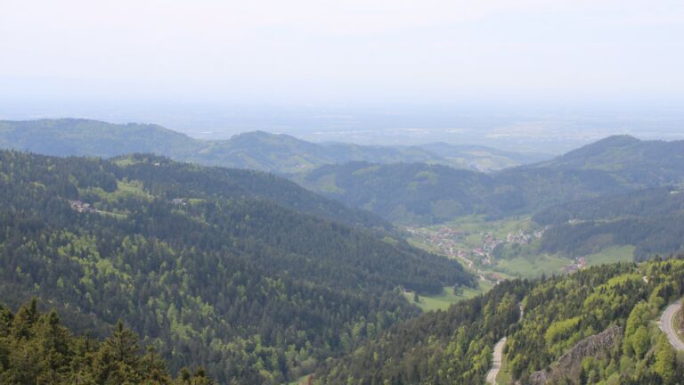 Dieses Bild zeigt eine Webcam-Aufnahme vom Achertal, aufgenommen am Dienstag, den 28.04.2026 um 14:20 Uhr. Die Temperatur betrug 14.6°C.