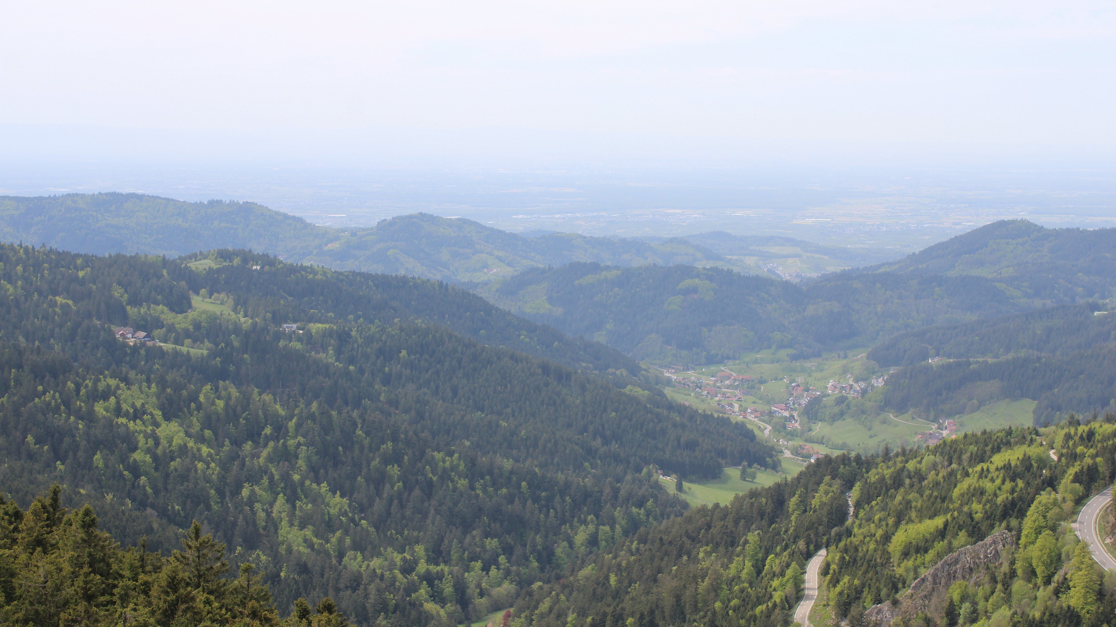 Dieses Bild zeigt eine Webcam-Aufnahme vom Achertal, aufgenommen am Dienstag, den 28.04.2026 um 14:20 Uhr. Die Temperatur betrug 14.6°C.