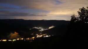 Dieses Bild zeigt eine Webcam-Aufnahme vom Achertal, aufgenommen am Samstag, den 22.08.2026 um 05:10 Uhr. Die Temperatur betrug 10.9°C.