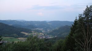 Dieses Bild zeigt eine Webcam-Aufnahme vom Achertal, aufgenommen am Sonntag, den 21.06.2026 um 05:10 Uhr. Die Temperatur betrug 25.4°C.
